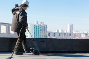 How to Find the Best Commercial Flat Roof Contractor in Detroit